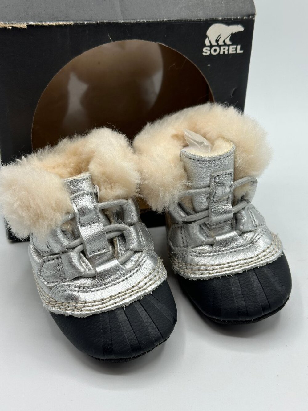 Sorel Baby Unisex Caribootie Silver Genuine Shearling Crib Shoe Size 6-12 mos.